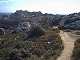  Le sentier va rejoindre le bord sud du plateau. Les Baux en face. (c) Christophe ANTOINE
500*375 pixels (30924 octets)(i829)