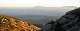   Vue sur le Mont Aurélien et le massif de la Sainte Baume à droite.  En bas : le Cengle. (c) Christophe ANTOINE
800*311 pixels (23370 octets)(i2692)